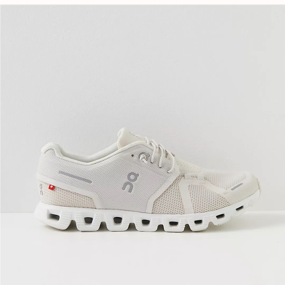 On Cloud 5 Trainers Color: Pearl / White women 7 new - Picture 3 of 16
